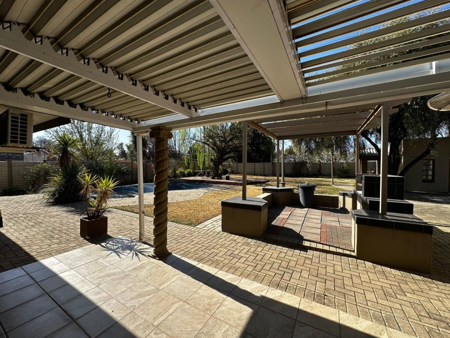 7 Bedroom Property for Sale in Brandwag Free State